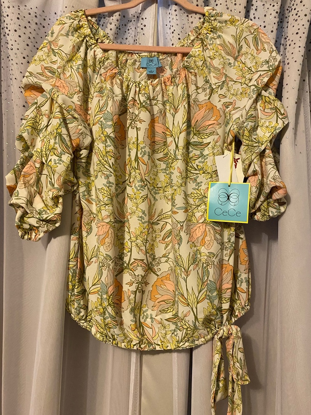 CeCe NWT SIZE LARGE MULTICOLOR TIERED RUFFLE SLEEVES SELF TIE HEM TOP